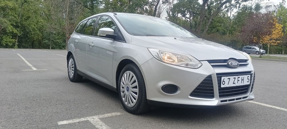 Ford Focus lll Euro5 Diesel 1+6 trepte 
Mașina este foarte bine întreț