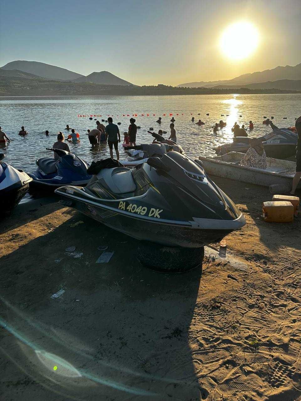 Продается гидроцикл Yamaha vxs 1.8 в хорошем состоянии.