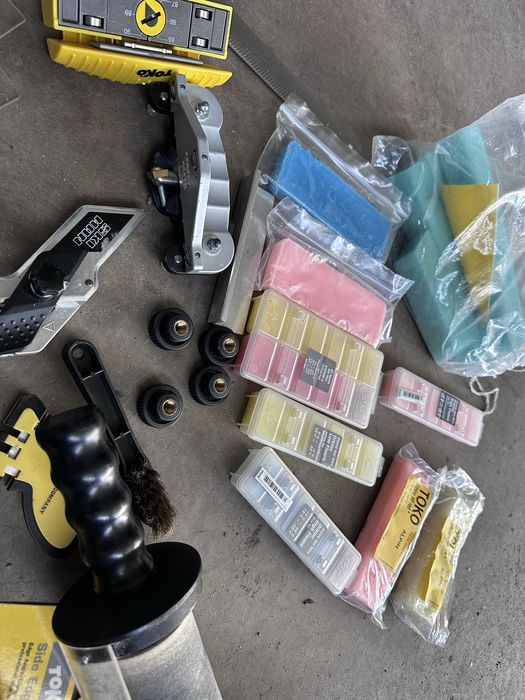 Инструменти и вакса за сервиз на ски