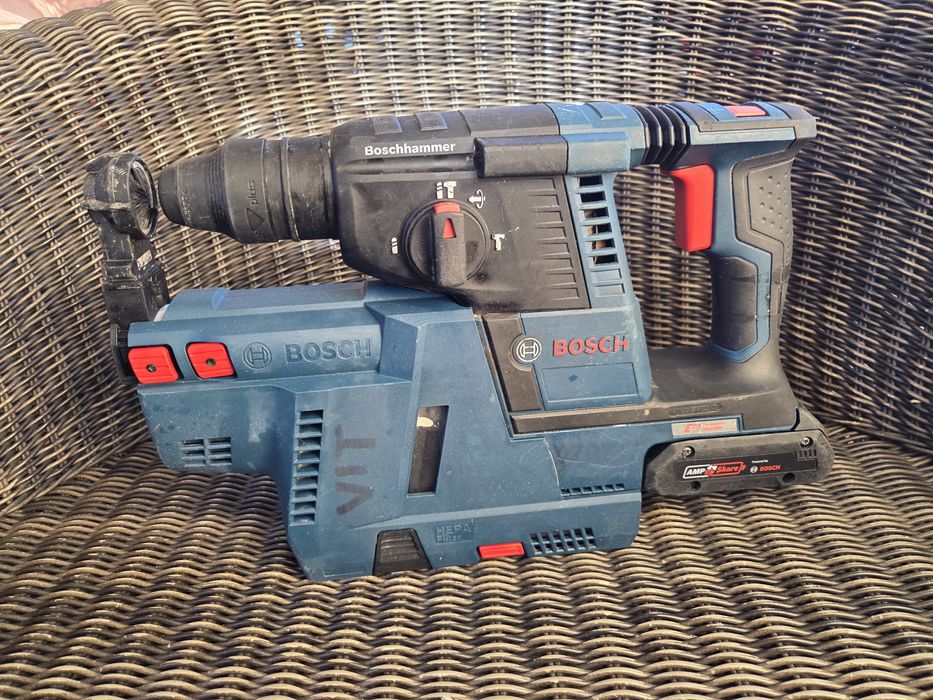 Rotopercutor Bosch GBH 18V 26 cu aspirator