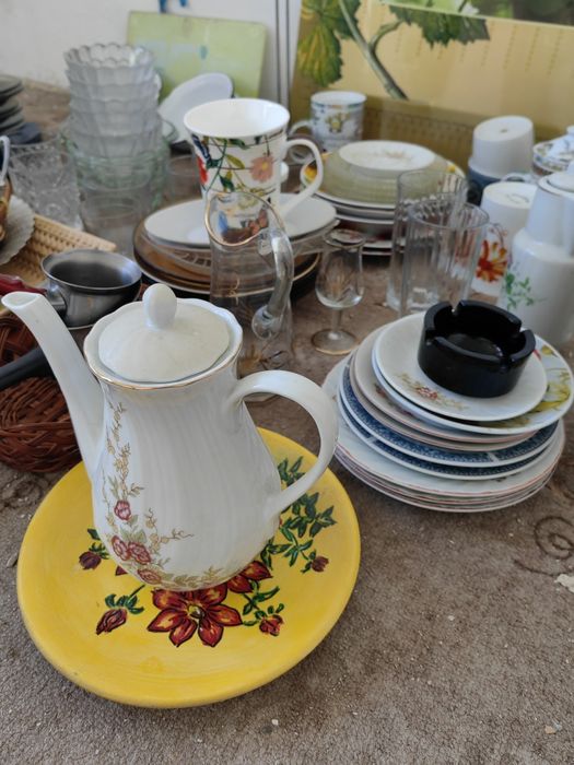 Чинии и чаши от порцелан и стъкло