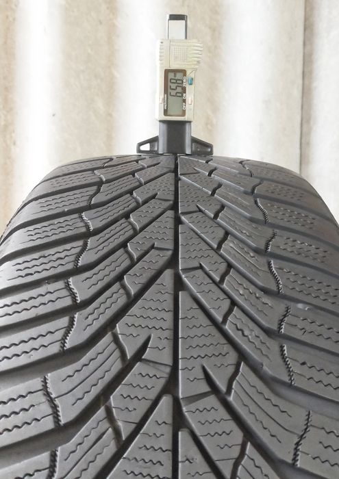 215/55 R16- Kumho M+S. DOT.2022