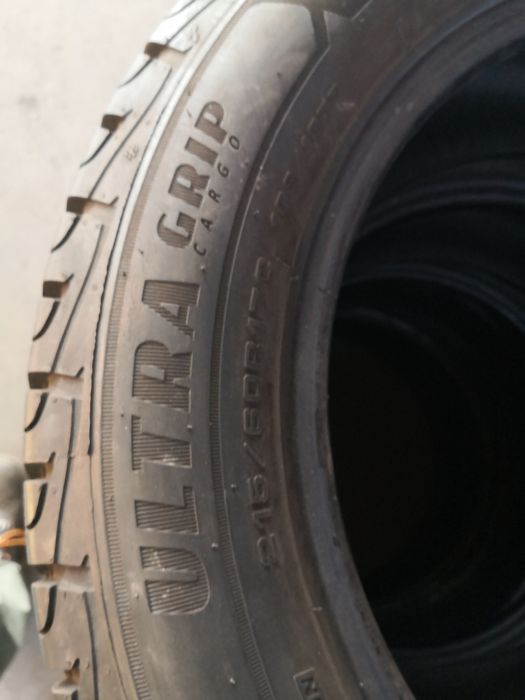 фолксваген т5 т6  vw 215 60 17 цола гуми dot 22 Goodyear