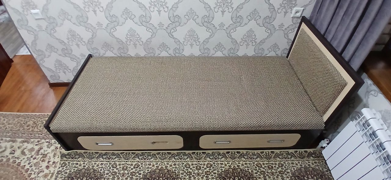 Продаётся Две кровати с двумя выдвежными полками