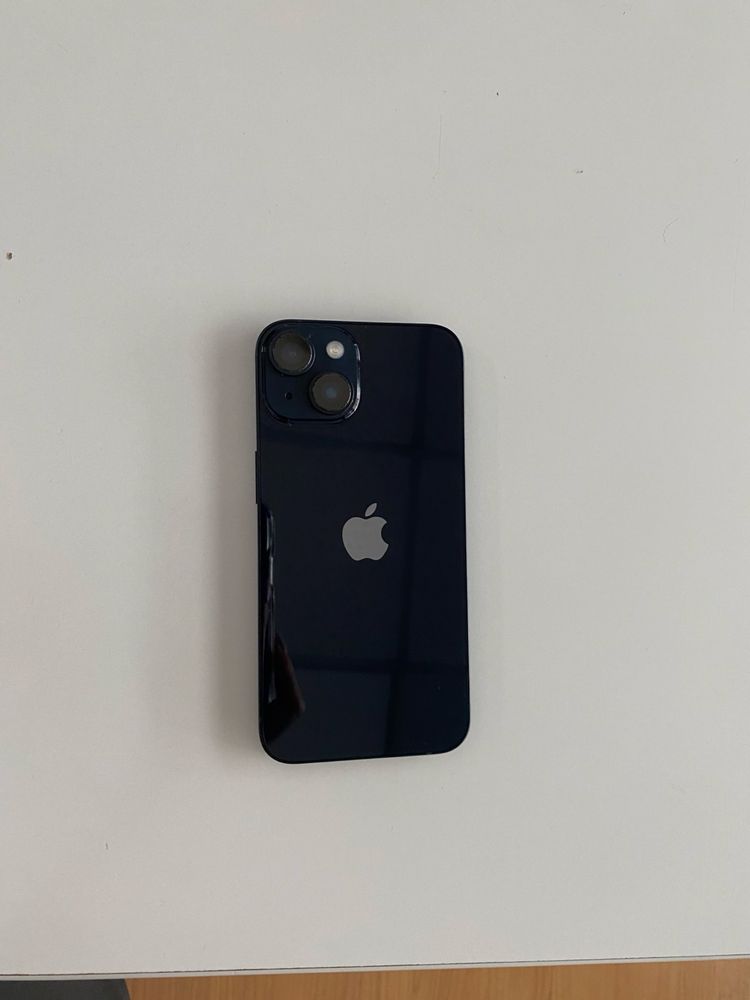 iPhone 14, 256 GB, Midnight Blue - запазен, с кутия и 10 кейса