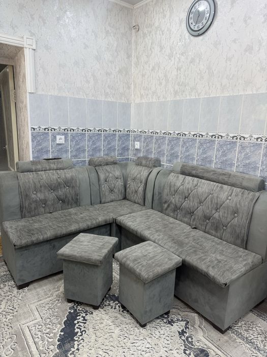 Кухонный мягкий уголок