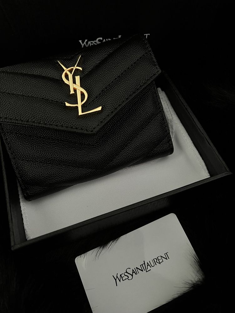 Чанти и портмоне на марката ysl