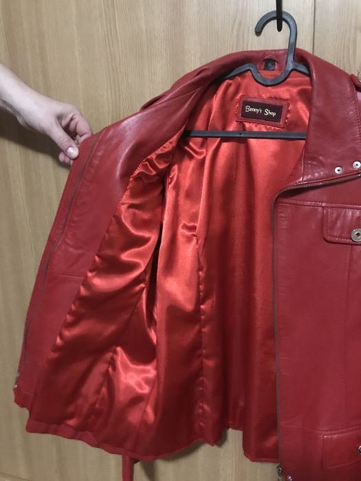 Scurta piele culoare rosie