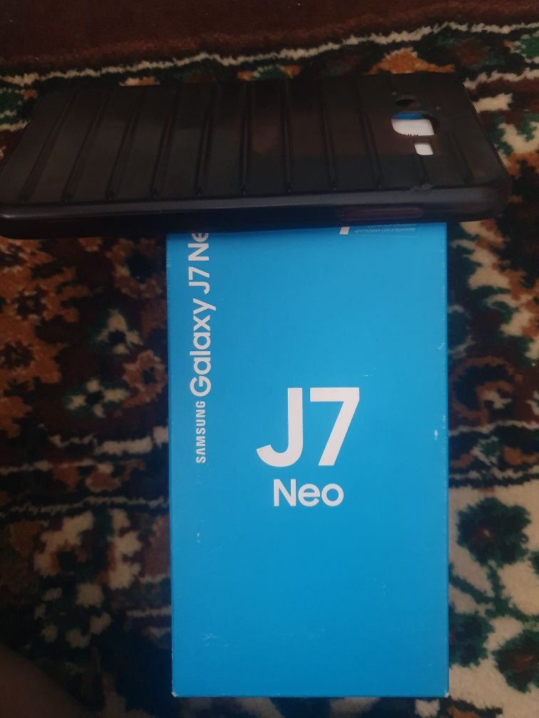 Срочно Samsung j7 neo  идеал