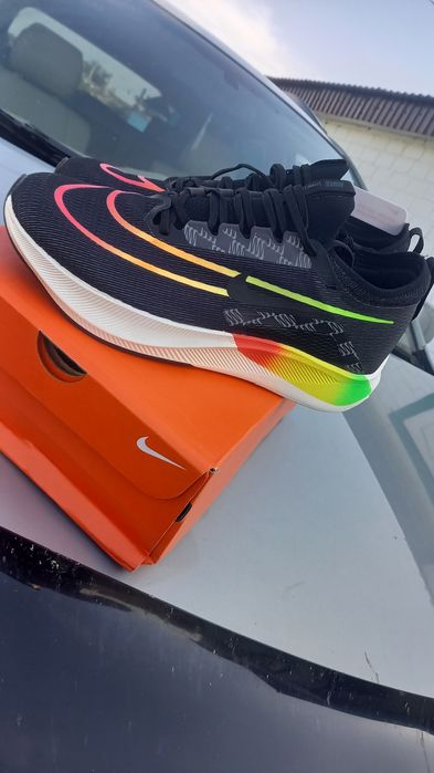 Продам кроссовки Nike zoomfly 4  новые