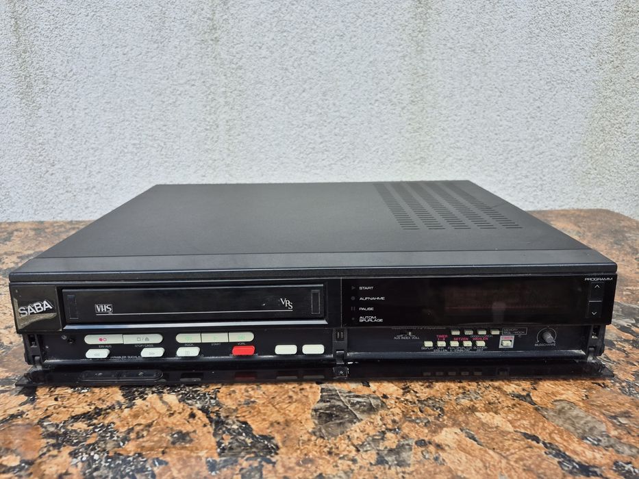 Vand video marca Saba model VR-6730,made in Germany 

- video casett