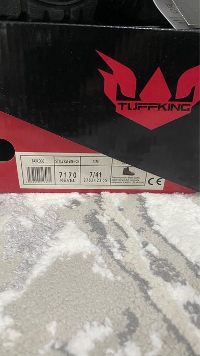 Продается спец обувь