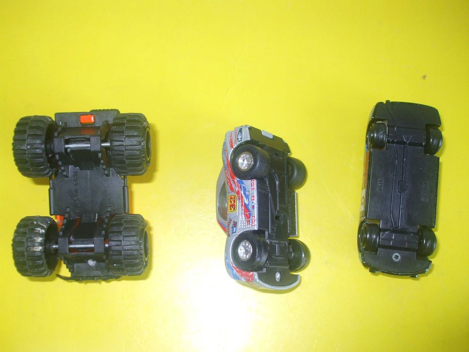 Lot de 3 masinute din metal