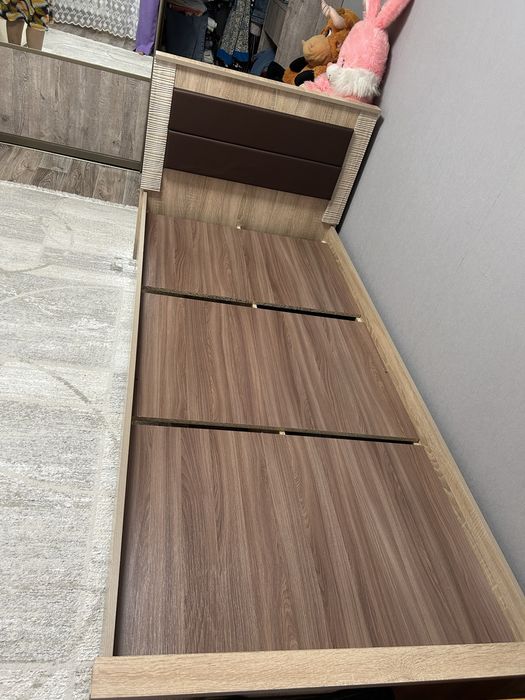Продам кровать полуторку