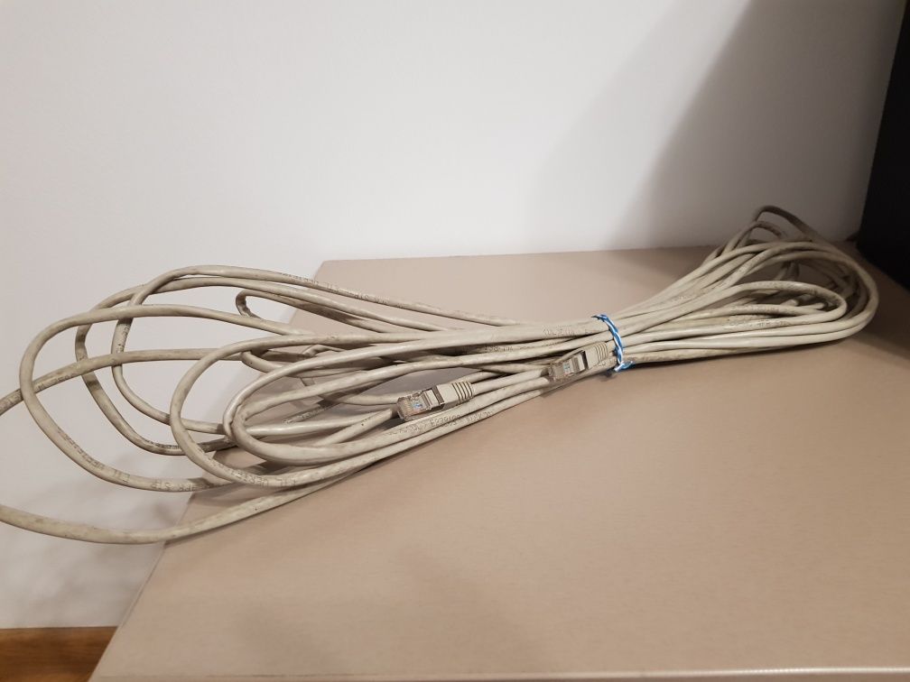 Cabluri retea CAT5E (diferite lungimi si culori)