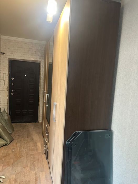 Продам шкаф в прихожую срочно