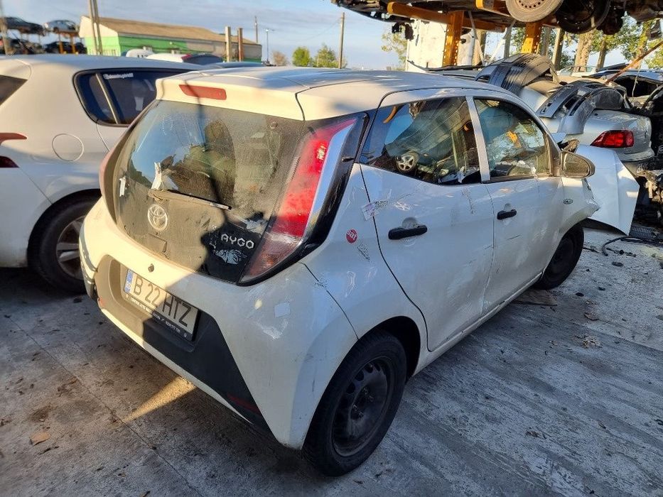 usa portiera stanga dreapta fata spate volan alternator electromotor haion compresor clima bara spate Toyota Aygo 2 motor 1.0 benzina  dezmembrez