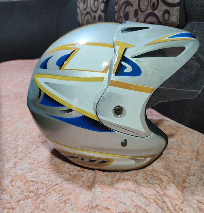 Продам мото шлем.