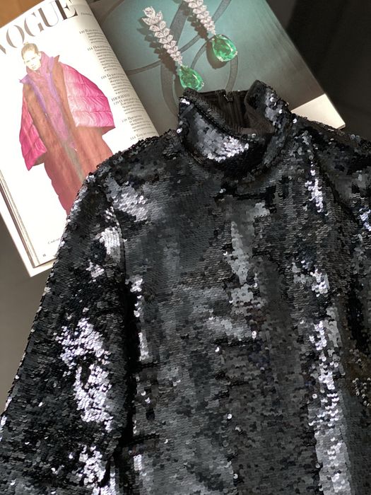 Стильная водолазка с пайетками