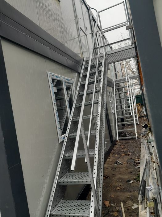 Scări metalice galvanizate la orice demisiune asiguram transport ori u
