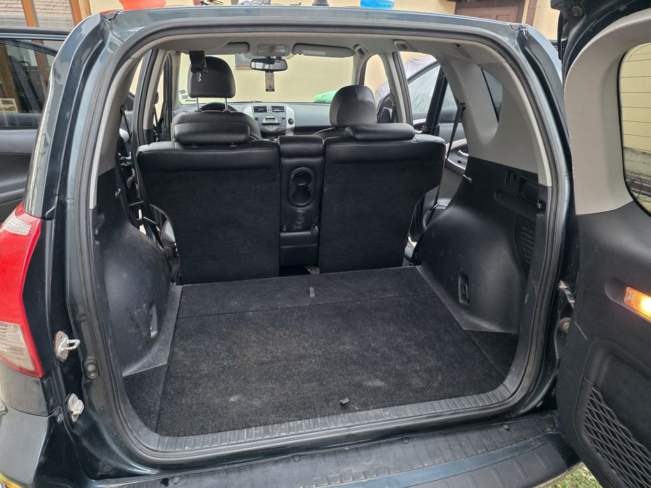 Toyota RAV4 2.2 D-4D • 177 к.с. • 2008 г. • 4x4