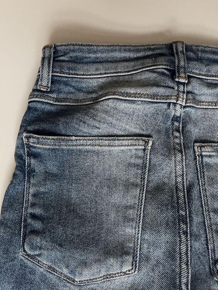 Дънки Zara по крака