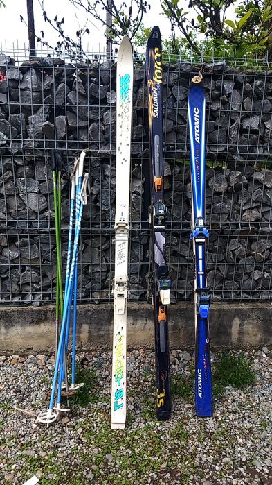 Vand 3 perechi de schiuri