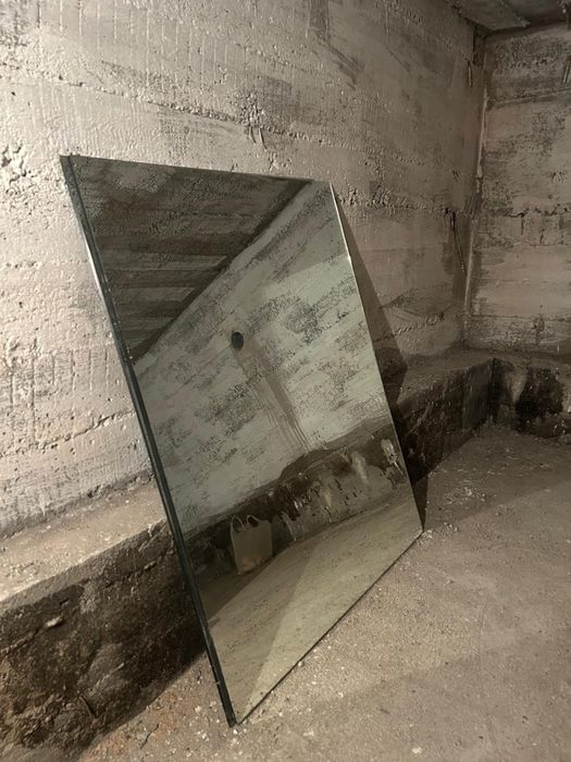 Зеркало продается настенное