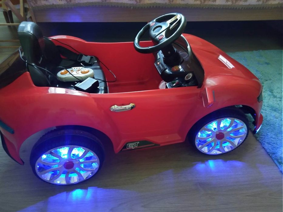 Детска електрическа кола