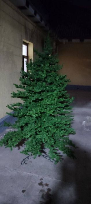 Янги йил арчаси сотилади