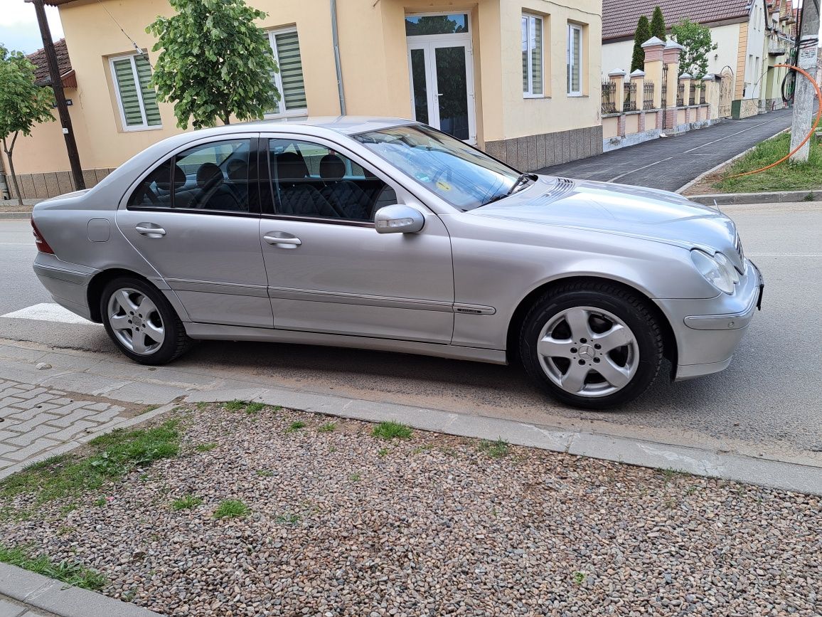 Mercedes C220 CDI (W203) Avantgarde 143cp. an 2001, acte valabile.