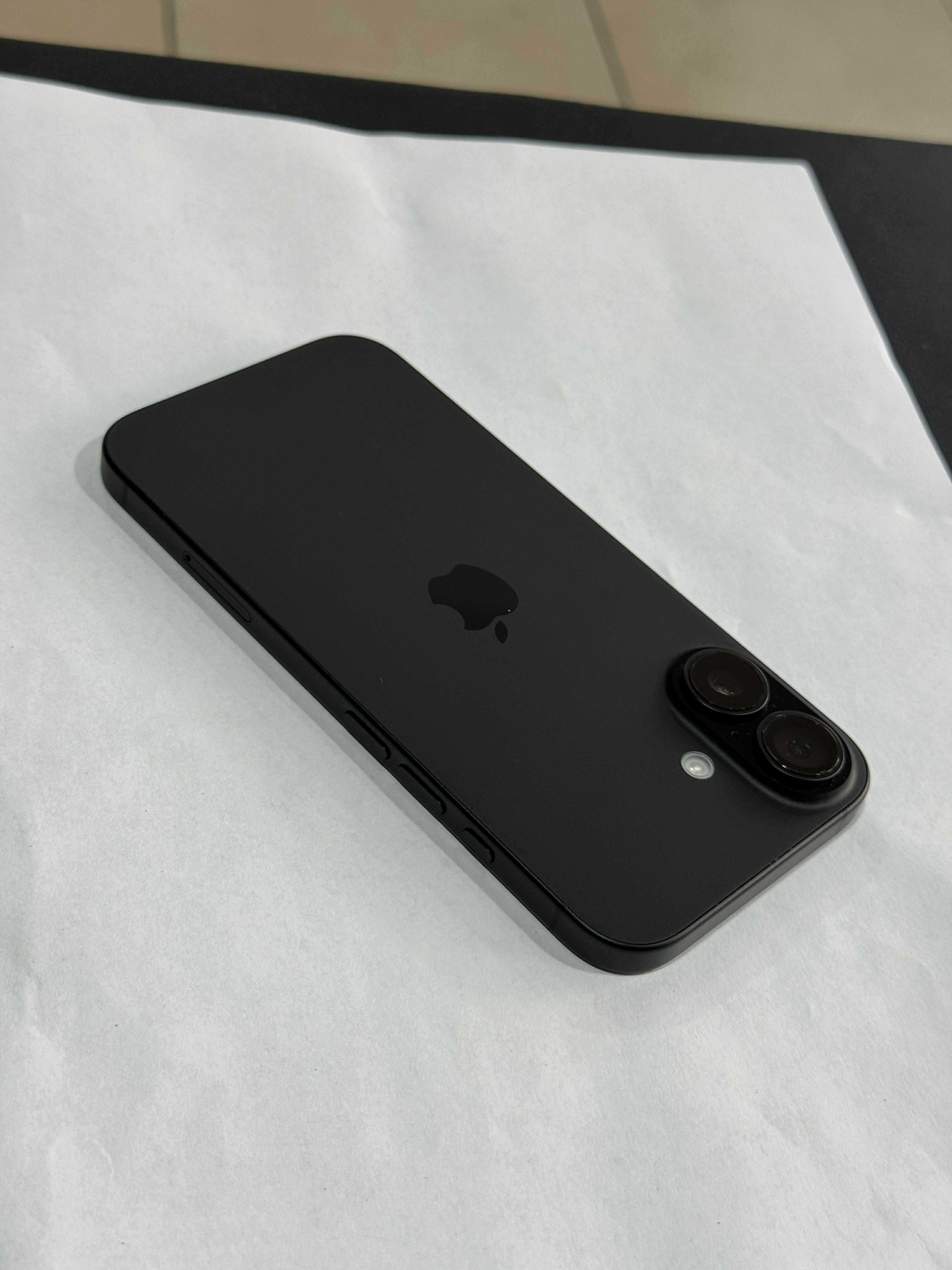Apple iPhone 16 128GB black 100%battery