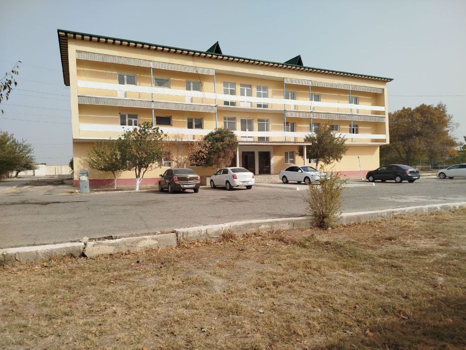 Yer sotiladi 3 qavatli bino bilan Продается земля с 3х этажным зданием