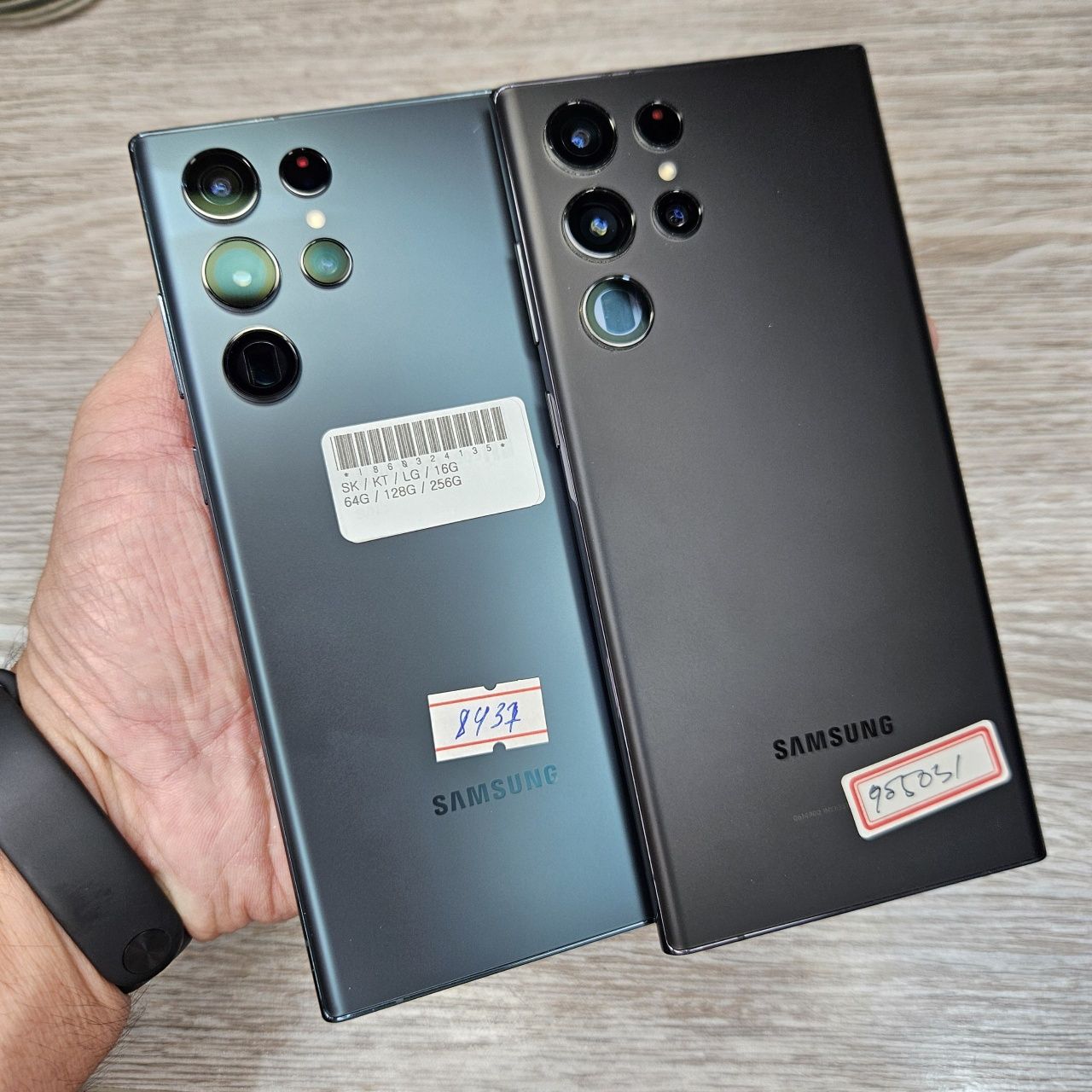 Samsung S22 ultra xotirasi 12/256 GB