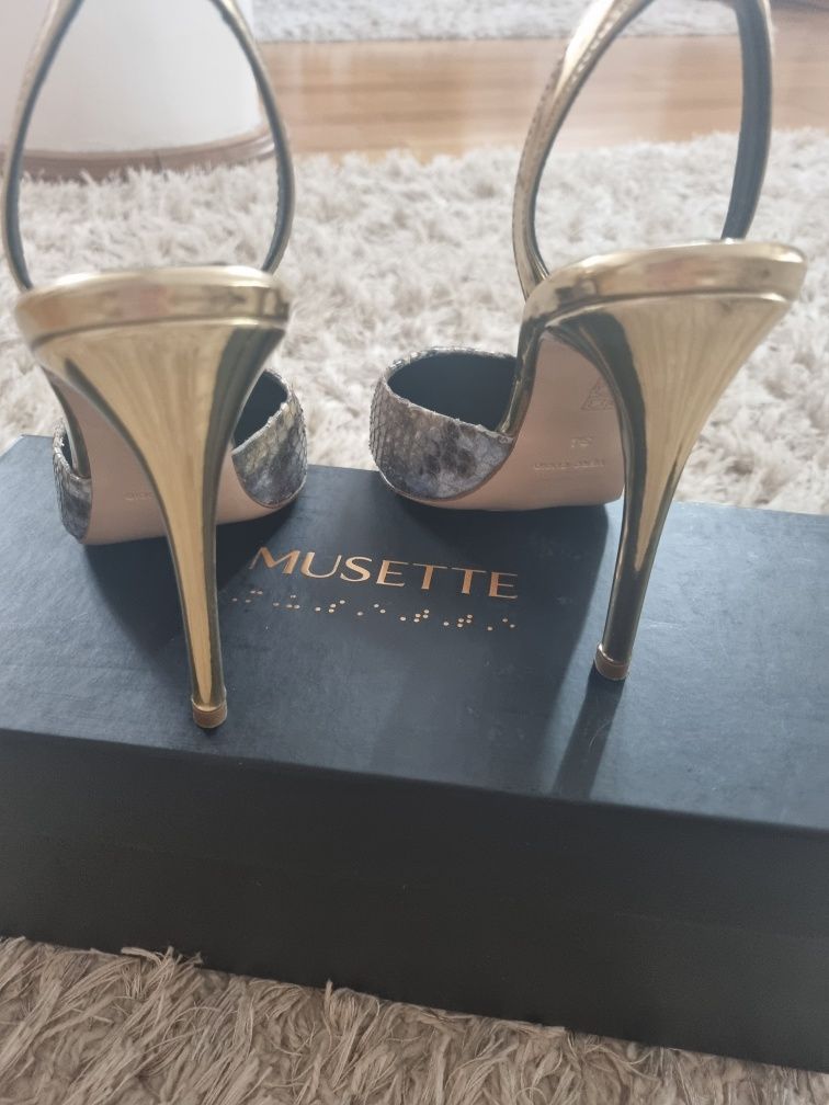 Pantofi eleganti, Musette