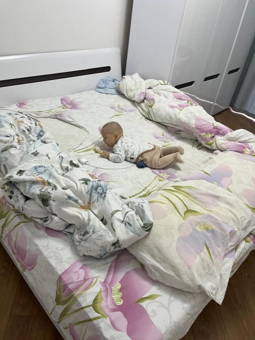 Спальный кровать