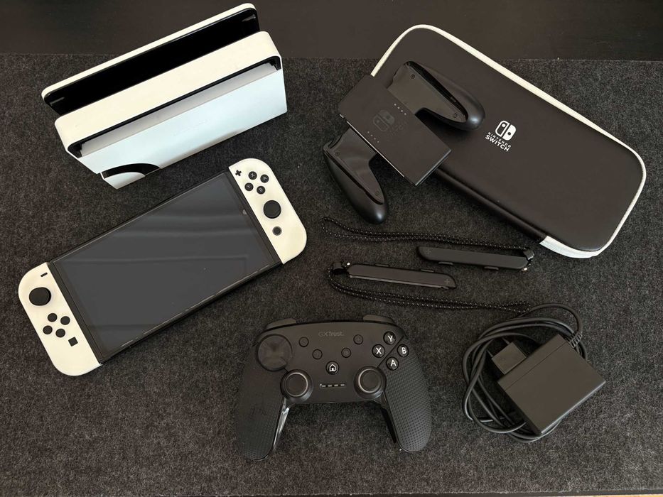 Nintendo Switch OLED - White + 30 дигитални игри и подарък волан