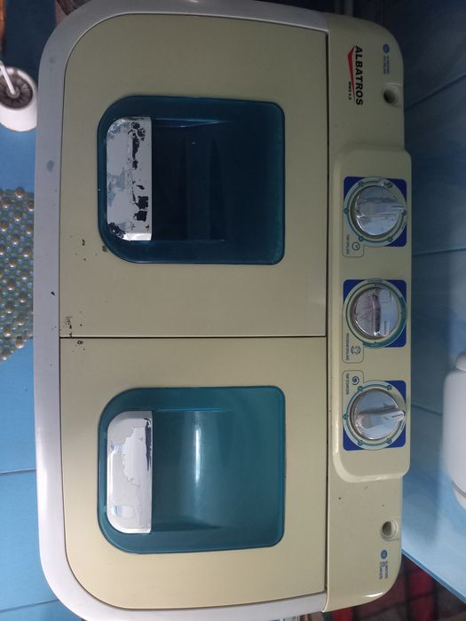 Mașină de spălat rufe  cu storcător