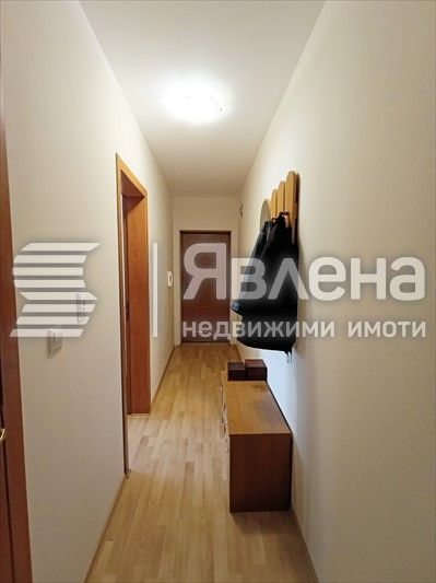 Тристаен с паркомясто срещу стадион Спартак
