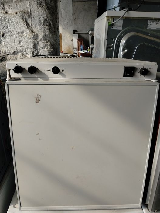 Хладилник за каравана или кемпер 12/220 и газ  BERGER