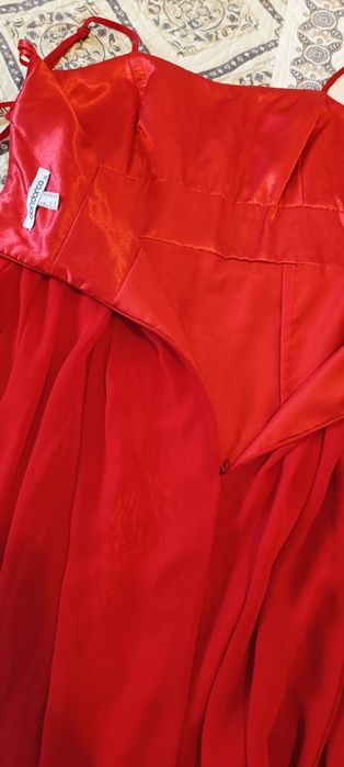 Rochiță Roșie ,Dora , din voal , măsura 38