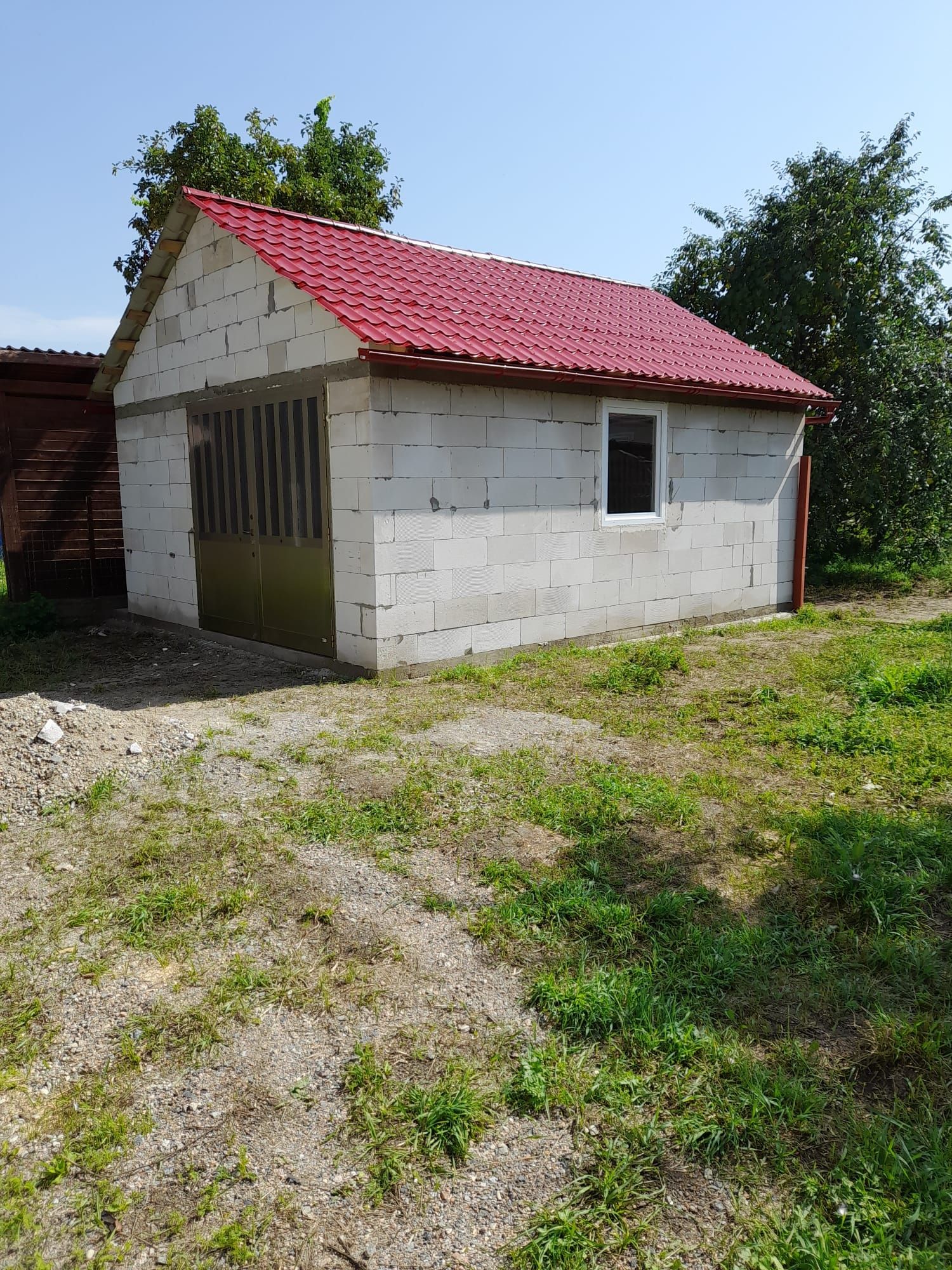 Casă + anexă + teren de vânzare