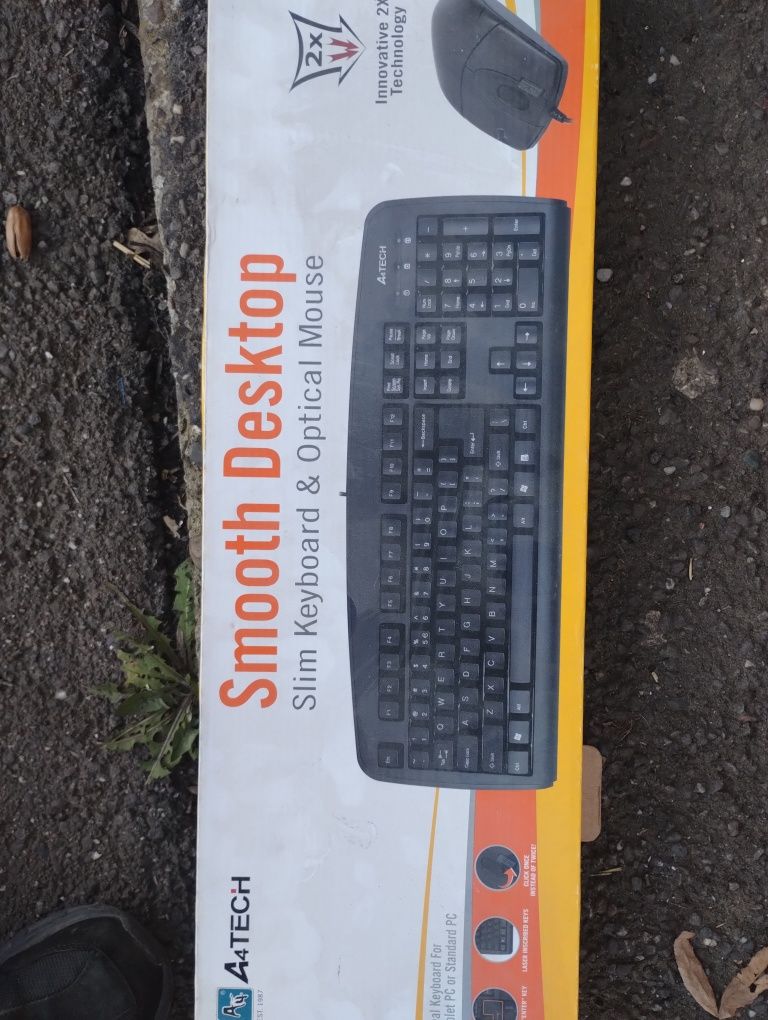 Tastaturi noi cu mouse, scaner