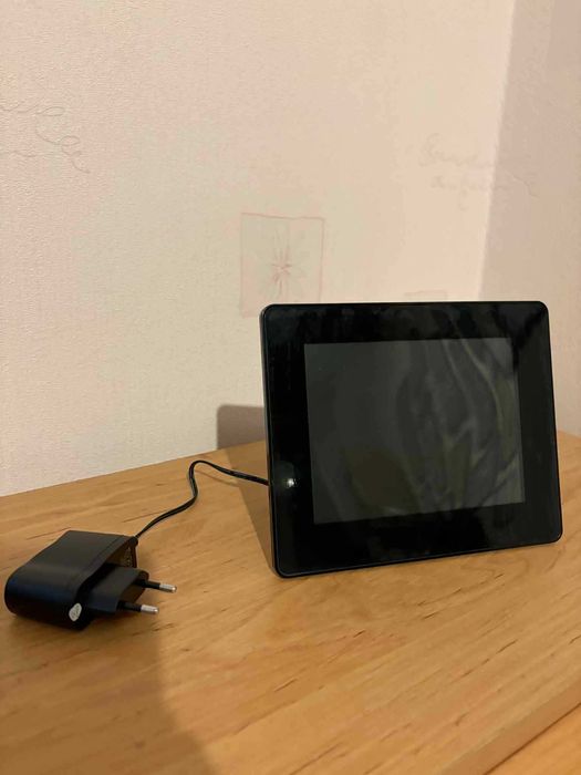 Дигитална фоторамка Serioux SmartArt SA700LED, 7", Черна