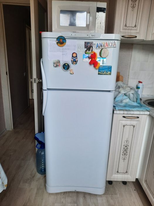 Продаётся  холодильник Indesit б/у в хорошем состоянии.