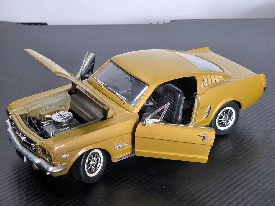 Macheta Auto 1/18 MIRA Ford Mustang 1964 1/2