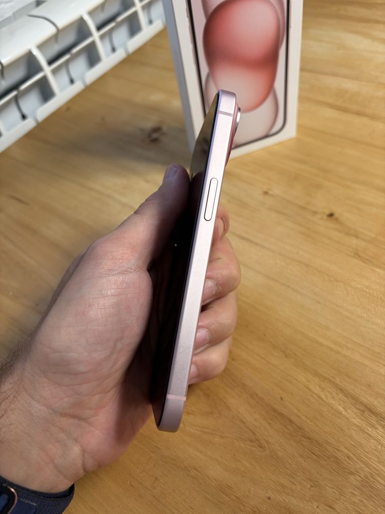 Продавам iPhone 15