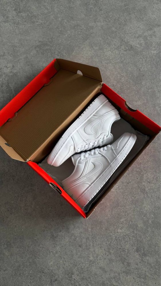 Nike Air Jordan 1 Low "Triple White"