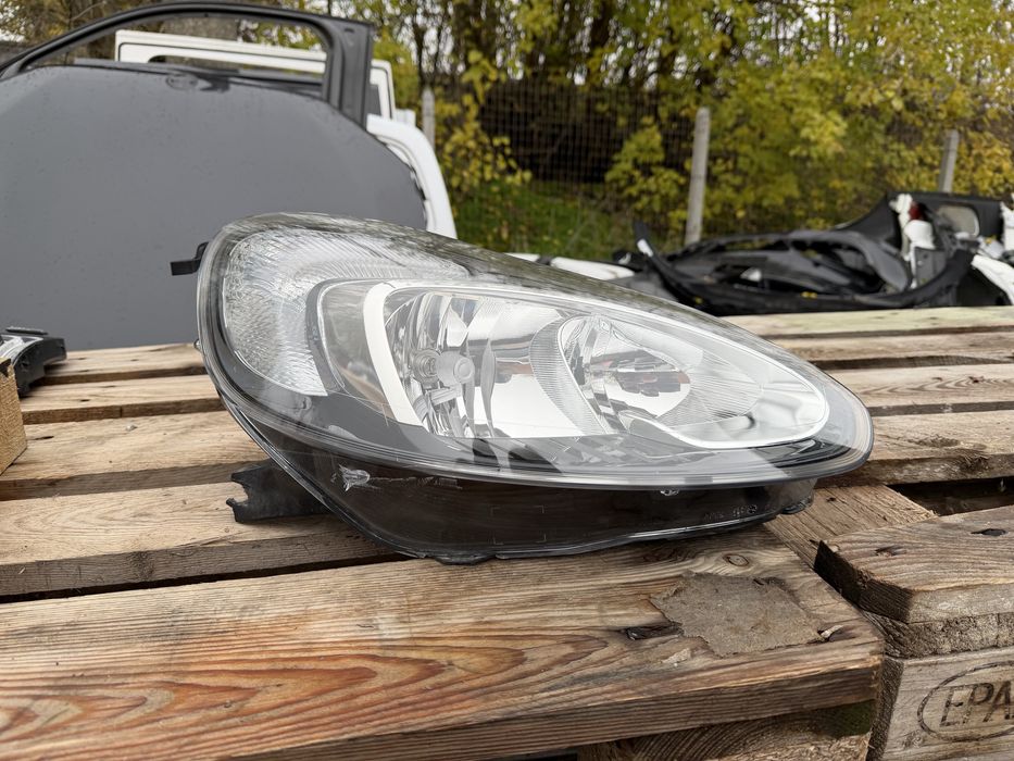 Фар Opel Adam