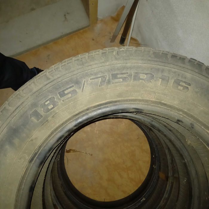 Гуми 185/75/16 в добро състояние